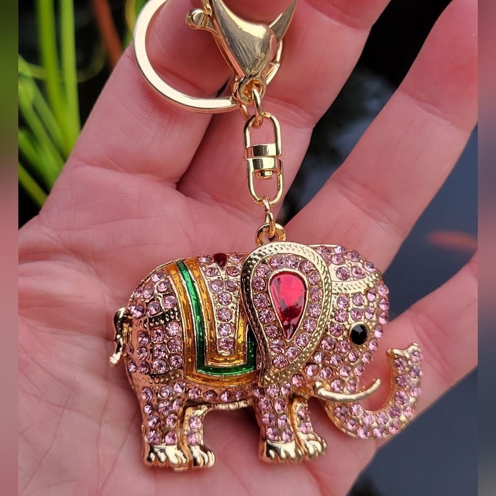 ‎Austrian Crystal Elephant Keychain - Picture 5 of 7